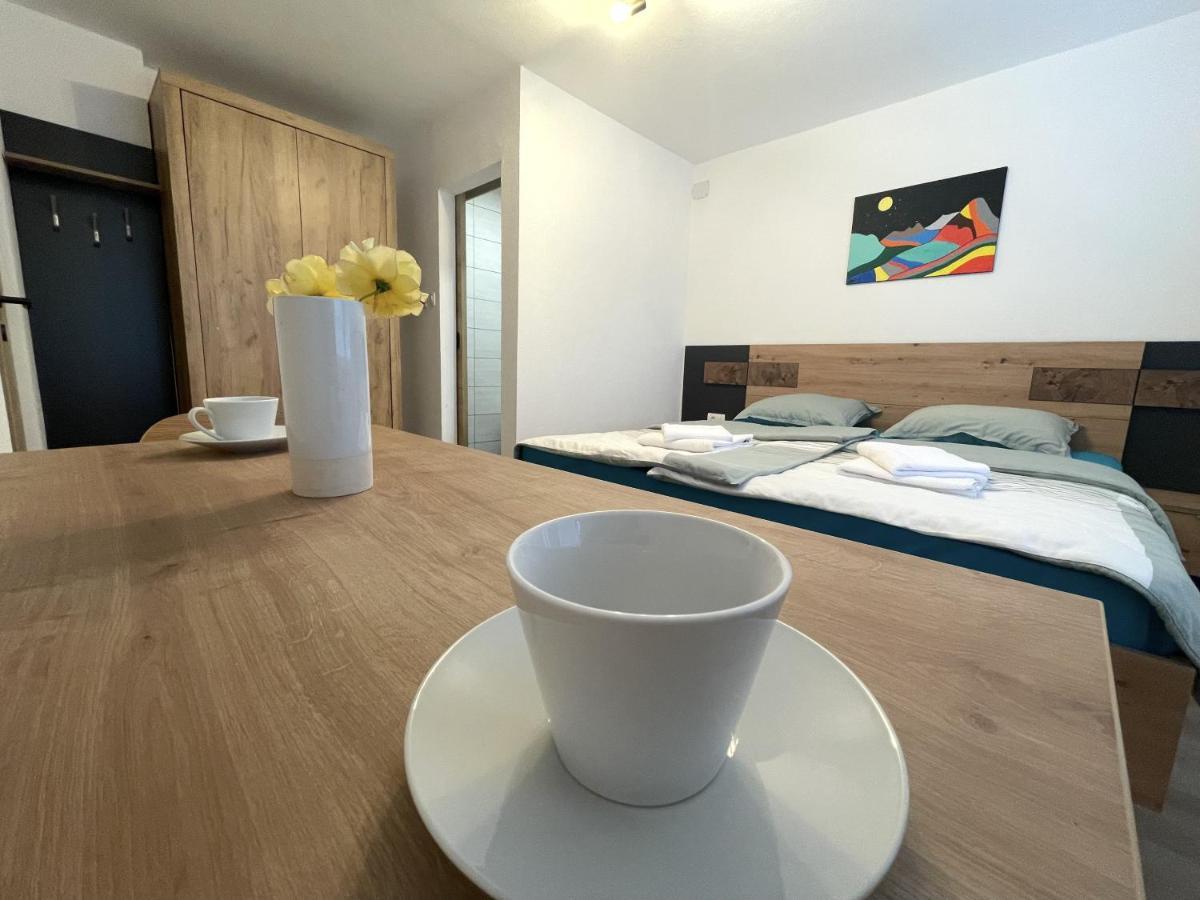 Apartments And Rooms Pri Baslju سيركنو المظهر الخارجي الصورة