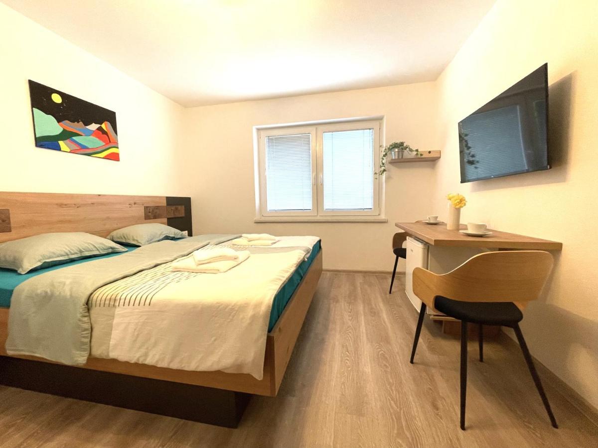 Apartments And Rooms Pri Baslju سيركنو المظهر الخارجي الصورة